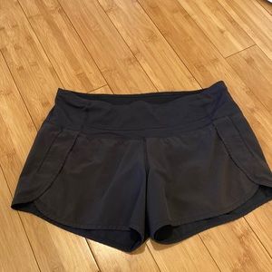 Lululemon 8, black speed up short